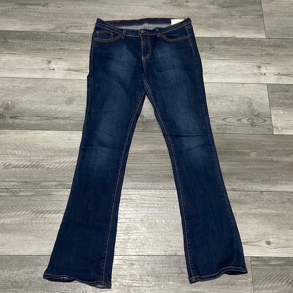 Angry Rabbit Jeans Bootcut Size‎ 31 distressed